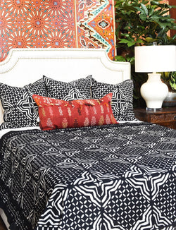 Black and White Appliqué Bedcover Tierra del Lagarto