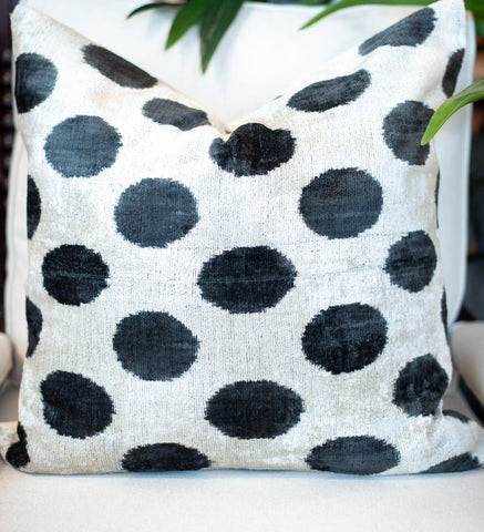 Tierra del Lagarto Silk Velvet Ikat Pillow