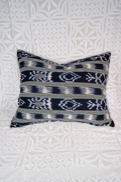 Handwoven Guatemalan Jaspe Ikat pillow Tierra del Lagarto