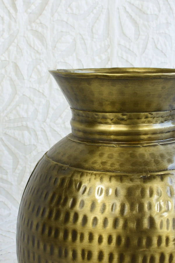 Iron Vase - Antiqued Brass Finish Tierra del Lagarto