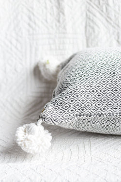 Jacquard Pom Pom Pillow Diamond Lumbar Tierra del Lagarto