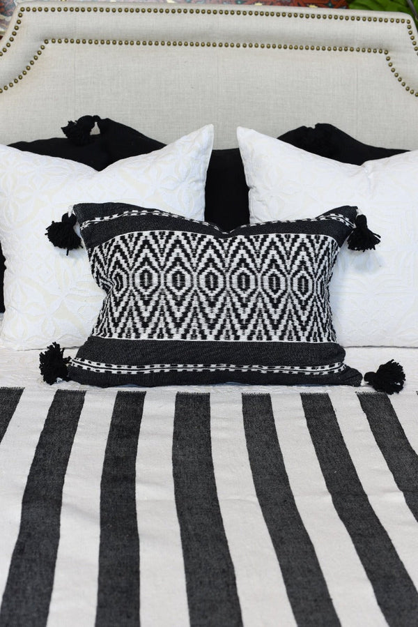 Pom Pom Pillow - Jacquard Loom Pattern - Lumbar Tierra del Lagarto