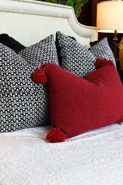 Pompom Pillow - Lumbar Tierra del Lagarto