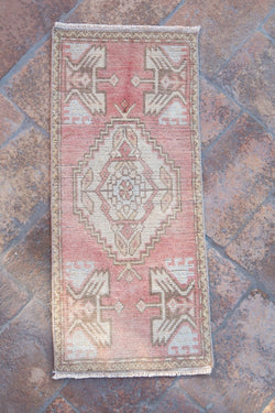 Small Vintage Antiqued Turkish Carpet Tierra del Lagarto