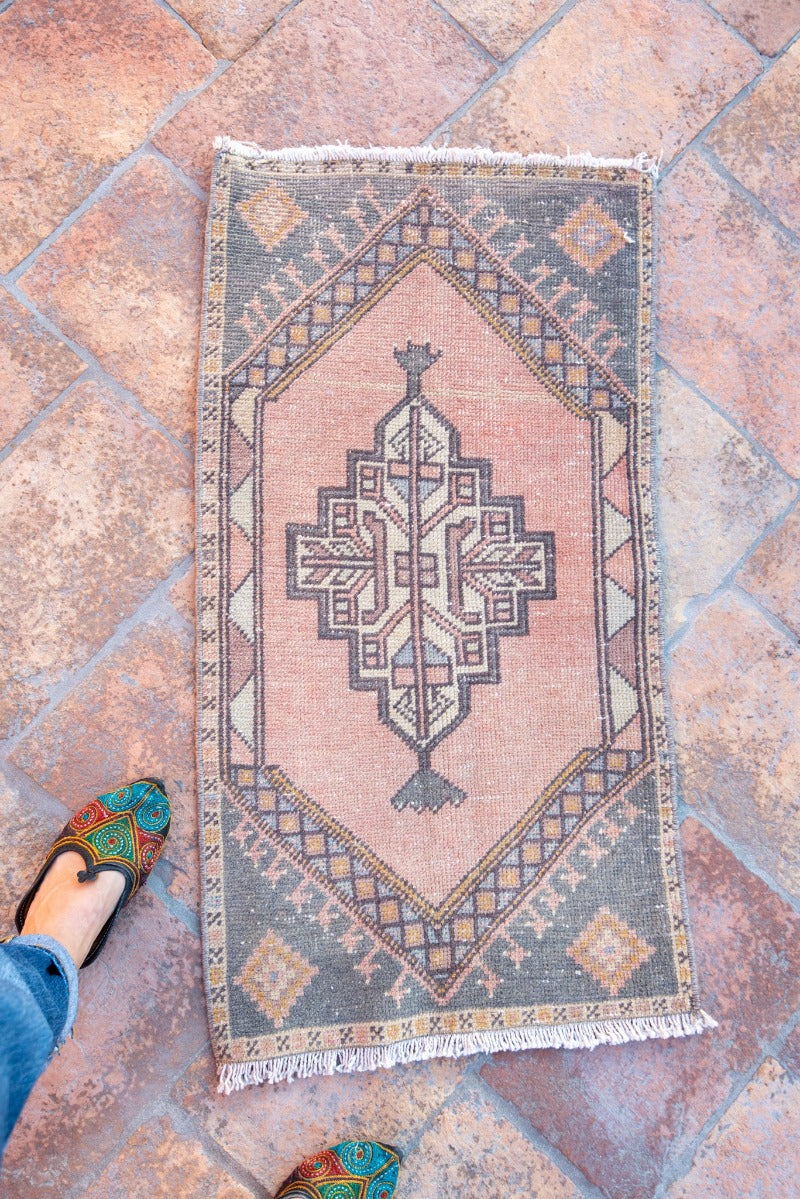 Small Vintage Antiqued Turkish Carpet Tierra del Lagarto