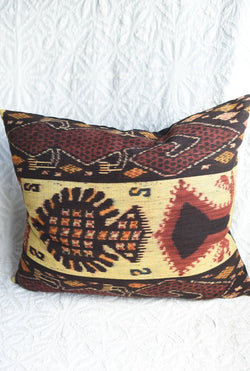 Sumba Ikat Pillow Tierra del Lagarto