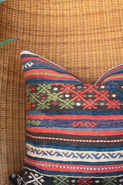 Turkish Kilim Pillow Tierra del Lagarto