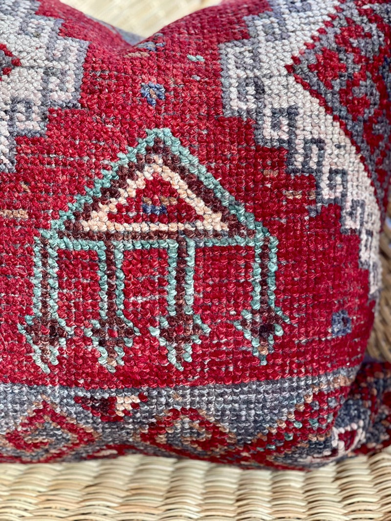 Vintage Turkish Carpet Pillow Tierra del Lagarto
